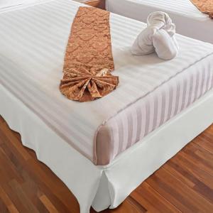 Superior 100% Brushed Microfiber Pleated Bed Skirt, Queen, Chrome(Chrome)