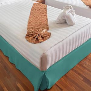 Superior 100% Brushed Microfiber Pleated Bed Skirt, Queen, Chrome(Teal)